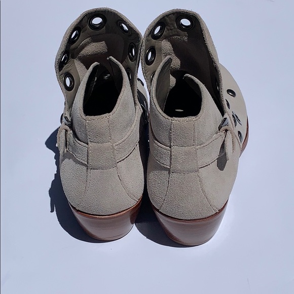 Sam Edelman Women’s Pedra Ankle Bootie Putty Suede - Picture 5 of 7